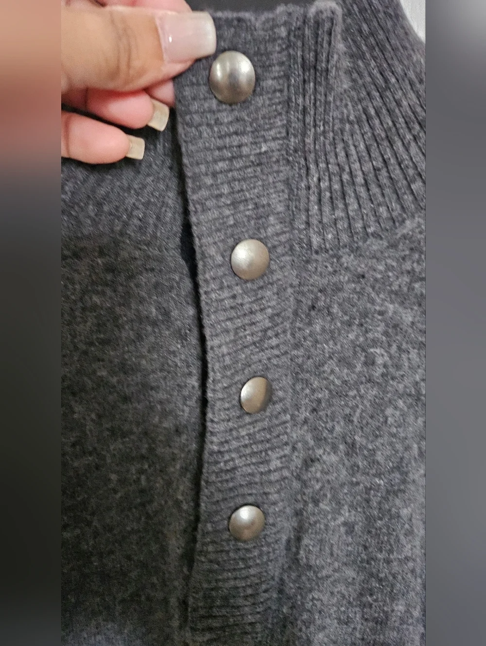 Banana Republic Italian Yarn Gray LMerino  Mock Neck Snap Button Sweater Men’s M